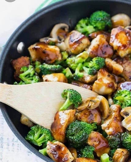 Garlic Chicken with Broccoli and Mushrooms