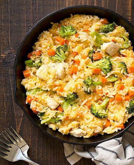 One Pan Cheesy Chicken Broccoli Rice Skillet