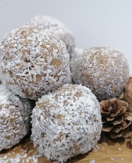 Coconut date balls
