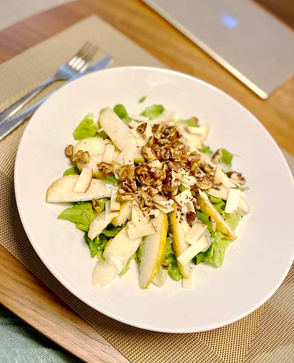 Pear & Goat Cheese Salad with Walnuts and Honey Dressing