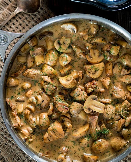 Chicken and Mushrooms in Creamy Dill Sauce
