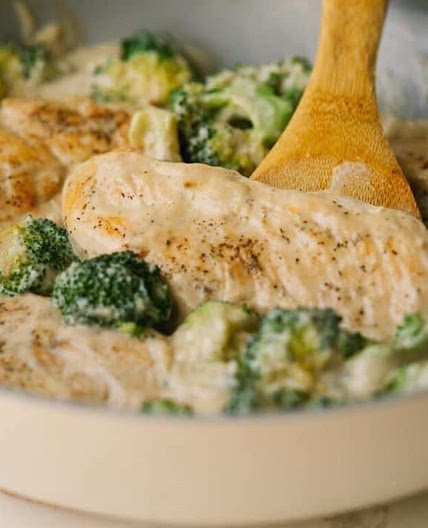 Creamy Chicken and Broccoli Skillet