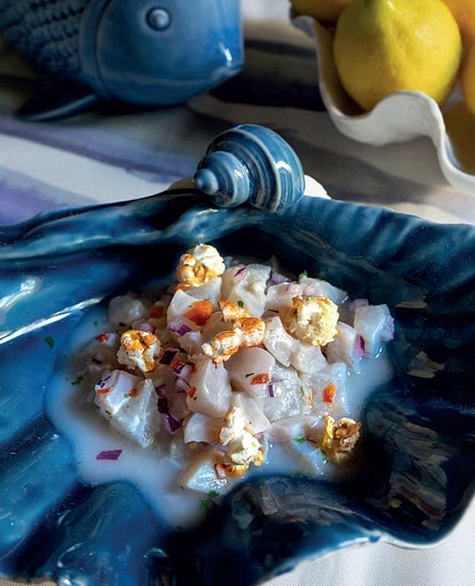 Ceviche de lubina con palomitas de cayena