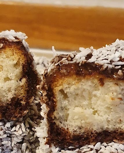 Tavalita-Lamington cake