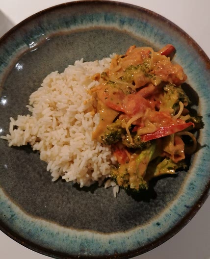 Gemüse mit Erdnuss-Kokos-Sauce