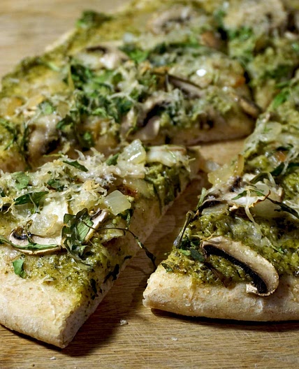 Receita de Pizza vegetal com pesto