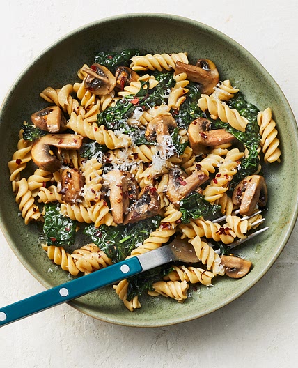 Chickpea Pasta with Mushrooms & Kale
