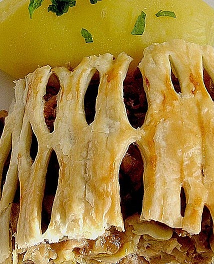 Pikanter Blätterteig-Krautstrudel