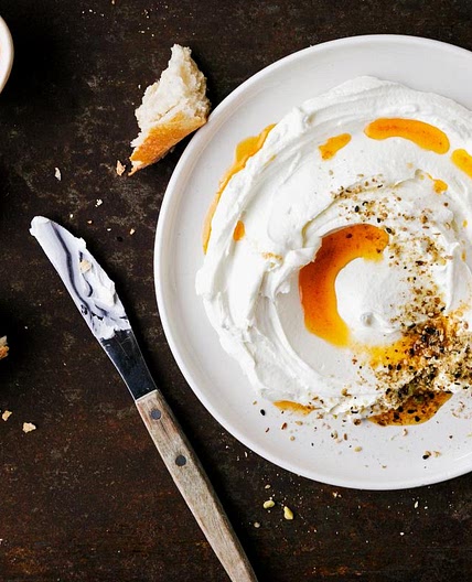 Labneh mit pikantem Öl und Dukkah