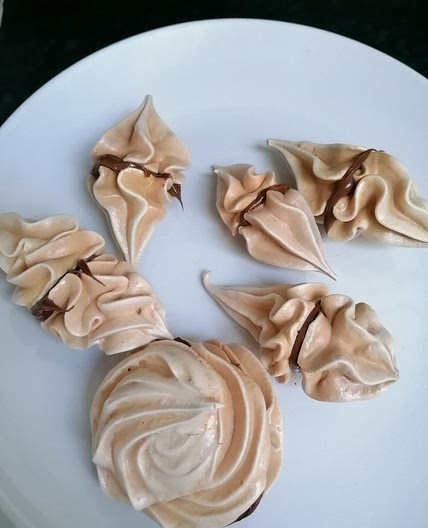 Nutella merinquies kisses