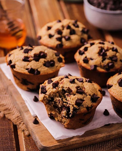 Muffins de avena, manteca de maní y chips de chocolate