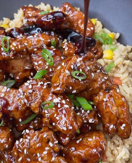 Sesame chicken and fried rice 🥡