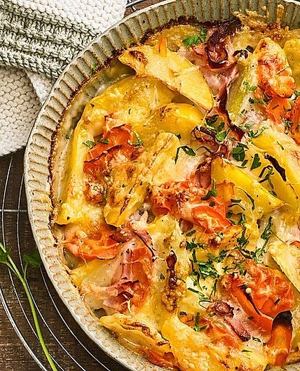 Kartoffel-Kohlrabi-Auflauf mit gekochtem Schinken