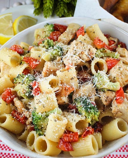 Copycat Cheesecake Factory Chicken Broccoli Pasta