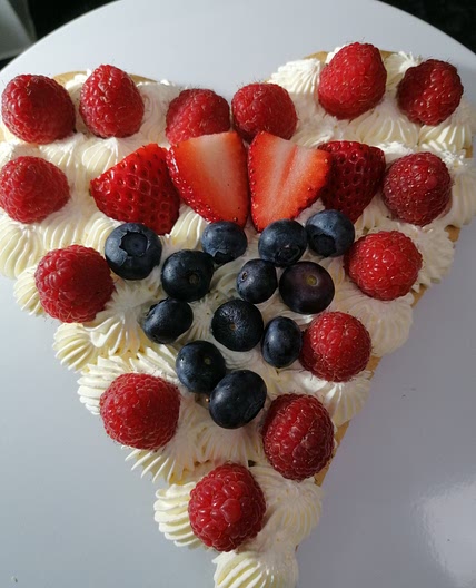 Valentine's Berry cake 💗!