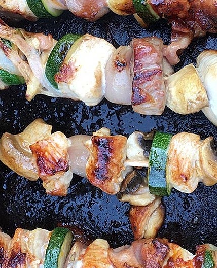 Paleo-Schaschlik mit Petersilien-Zitronen-Dressing