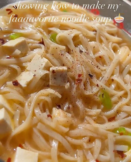 Billie Eilish's faaaavorite noodle soup 🍜