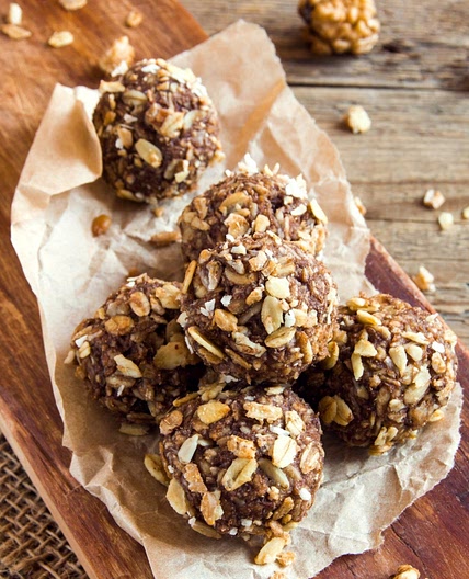 Healthy Snack: No-Bake Almond Butter Balls | PRANCIER