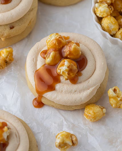 Crumbl 🙀 Caramel Popcorn Cookies