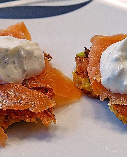 Kartoffel - Lauch - Puffer mit Kräuterquark und Lachs