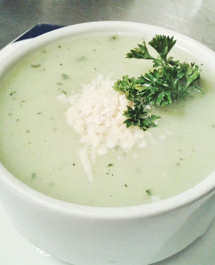 Receita de Sopa cremosa de abobrinha (light)