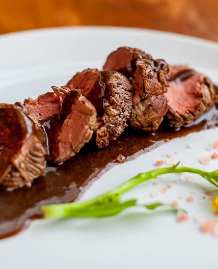 Grilled Filet Mignon with Red Wine Sauce