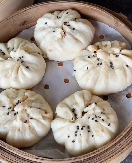 Filipino stramed pork buns