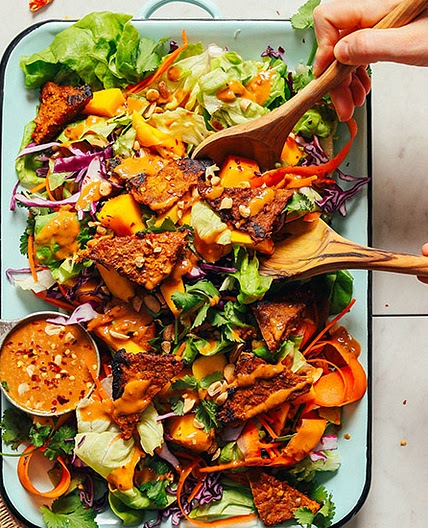Vibrant Mango Salad with Peanut Dressing