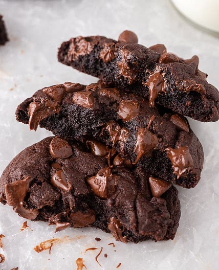 Crumbl 🙀 Dark Dream Cookies