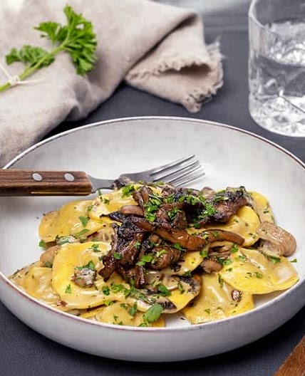 Krämig tortellini med vitlöksrostad svamp