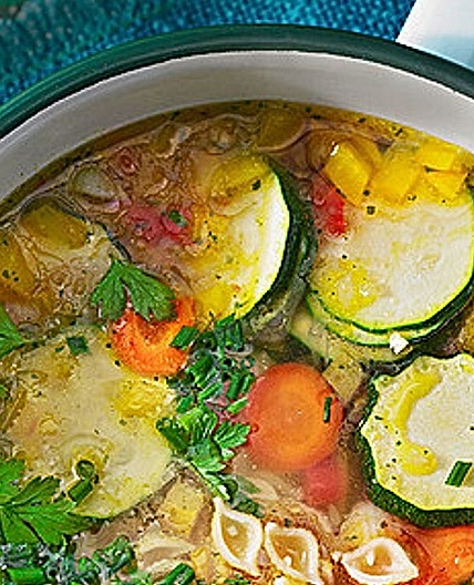 15 Minuten Gemüse-Nudel-Suppe