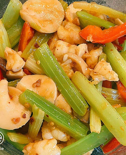 Celery Shrimp and Oyster Mushroom Stir-fry