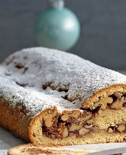 Mandel-Nuss-Stollen