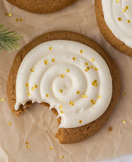 Crumbl 🙀 Gingerbread Cookies