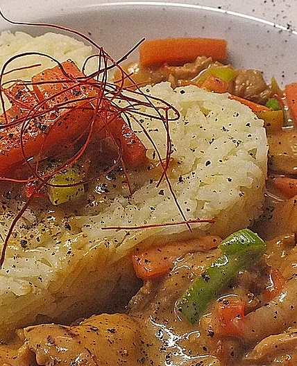 Hähnchen in Honig-Sesam Sauce und Gemüse