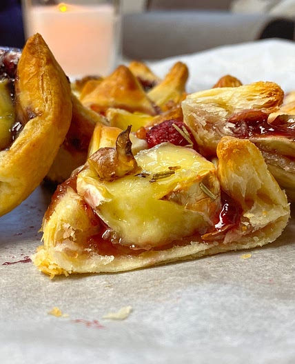How to make Baked Brie Bites | Easy Brie Puff Pastry Bites | Appetizer Idea