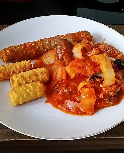 Spitzpaprika "Balkan Art" mit Frikandeln