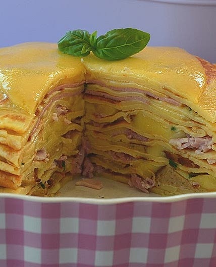 Pfannkuchenturm mit Schinken und Gouda