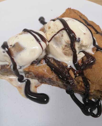Giant chocolate chips cookie!