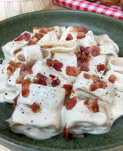 WALNUT PESTO PASTA with bacon 