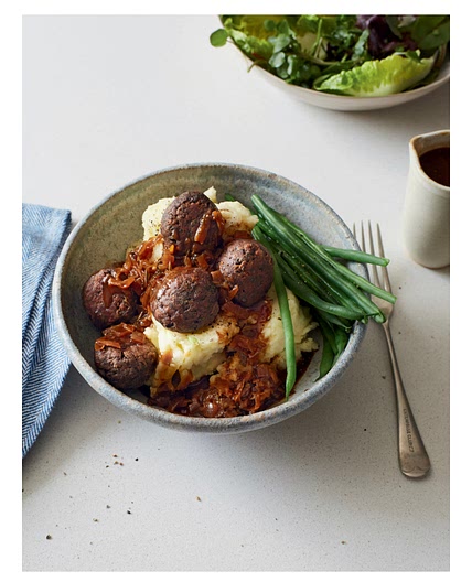 Meatballs with mash and gravy