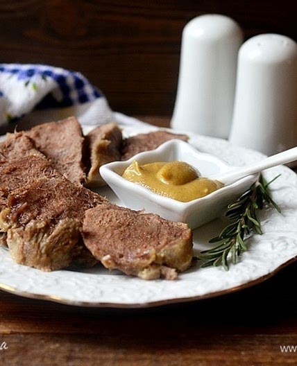 Запеченный язык с розмарином и чесноком