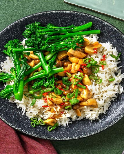 Veganes Donbori! Japanische Bowl mit Pilz-Mix Bei diesem Rezept wird 50% weniger CO2e durch Zutaten & Transport verursacht als bei einem durchschnittlichen HelloFresh Rezept