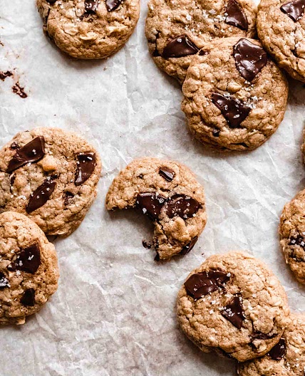 The Easiest Oatmeal Chocolate Chip Cookies