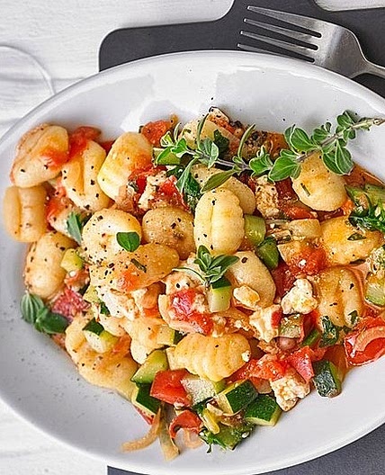 Gnocchi-Zucchini-Pfanne mit Schafskäse