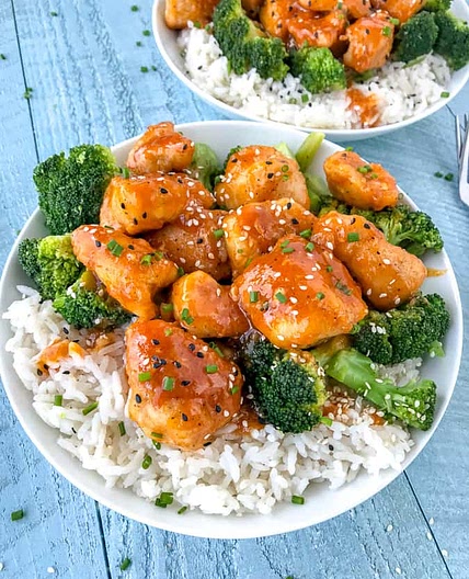 Honey Sriracha Peanut Butter Chicken Bowl