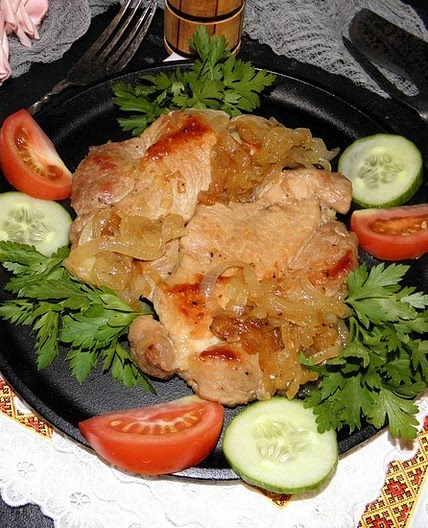 Жареная свинина с луком