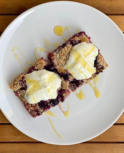 Tasty Banana Blueberry Oat Bake