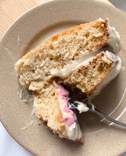 Vanilla Cake with White Chocolate Icing