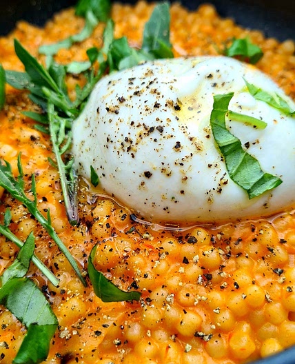 Couscous perlé à la crème de poivrons et burrata